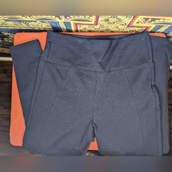 Assets by SPANX Black Leggings Size Medium - Picture 2 of 5